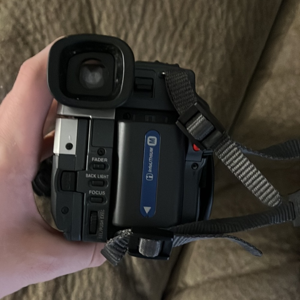 Sony Camera! - Picture 3 of 3